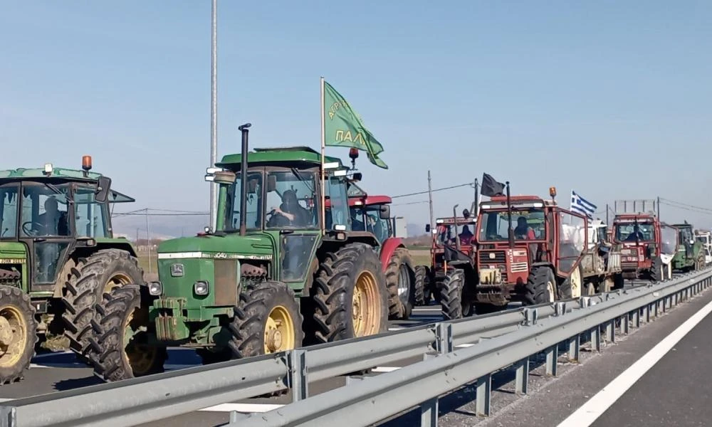 Γενικός ξεσηκωμός αγροτών - Διευρυμένη υπουργική σύσκεψη αύριο στο Μαξίμου και εκκλήσεις για διάλογο